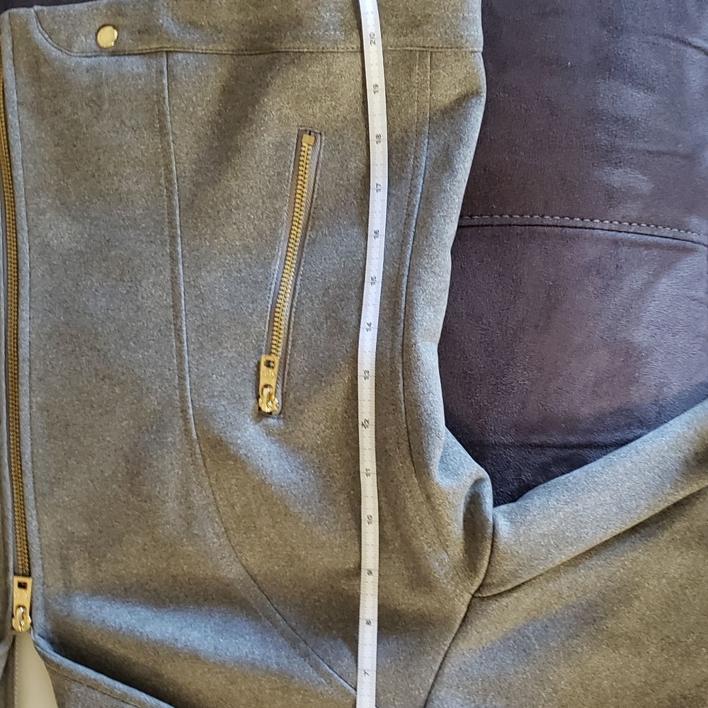 Woman's jacket - Picture 4 of 5